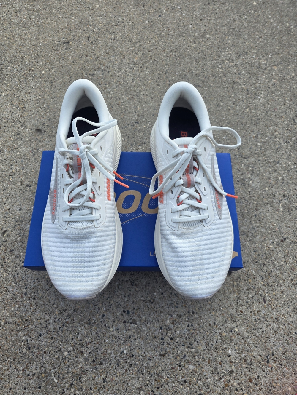 Brooks Women's Revel Max Sneaker Women 10 - Picture 7 of 15